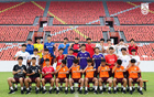U17国足在肇庆集训热身取得2胜1平，球队拍摄“五彩全家福”